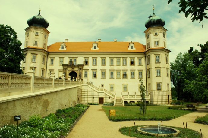 Jedinečná příležitost! Prohlídky mníšeckého zámku zdarma.
