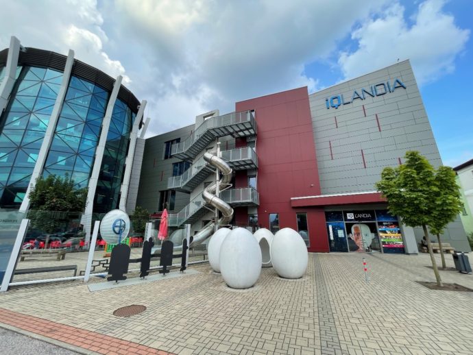 V iQLANDII se toho dozvíte více než na celé základce a to během několika hodin.