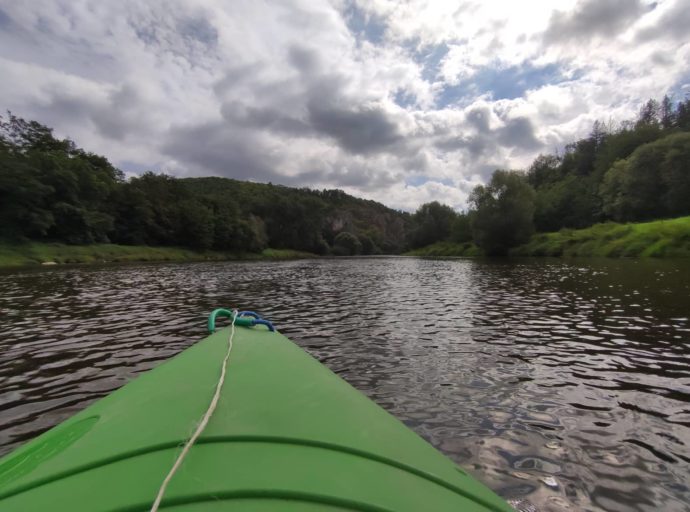 Nejen z hřbetu koně je nejhezčí pohled na svět. Berounka. Foto: ©Kateřina Šimková