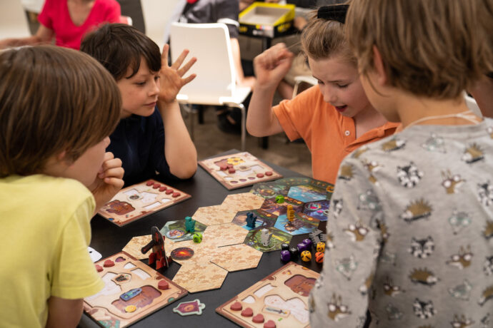 Back to School v Holešovické tržnici rodičům usnadní začátek školního roku, děti pobaví, roztančí i motivuje ke škole hrou