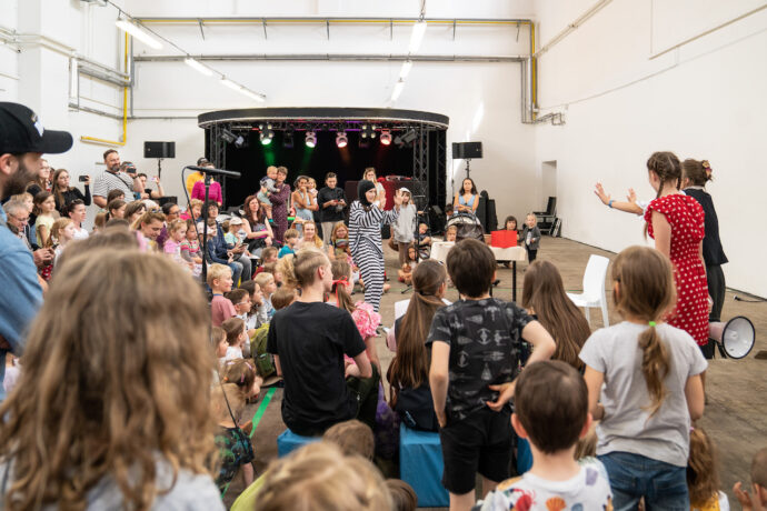 Back to School v Holešovické tržnici rodičům usnadní začátek školního roku, děti pobaví, roztančí i motivuje ke škole hrou