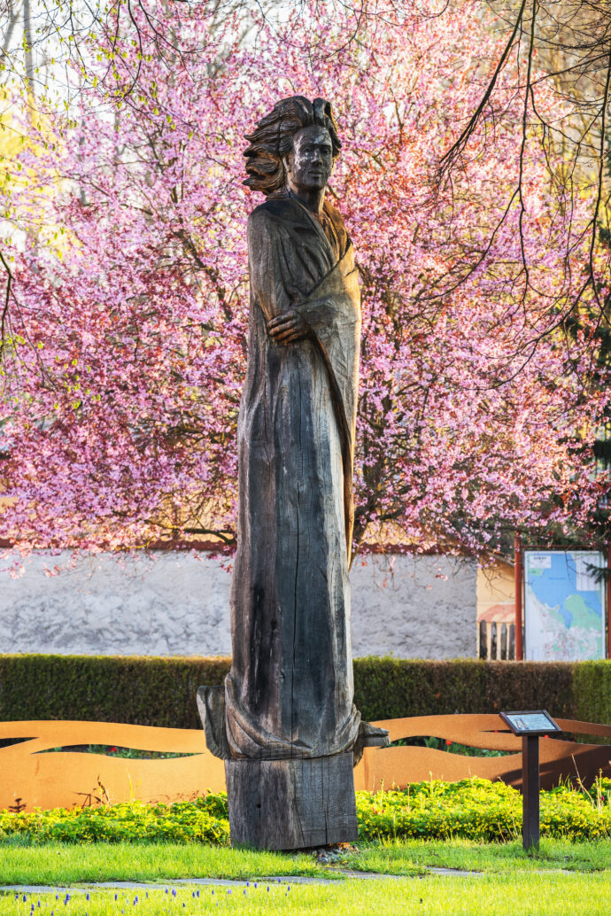 Dosky - Socha Karla Hanka Máchy - Tyršovo náměstí