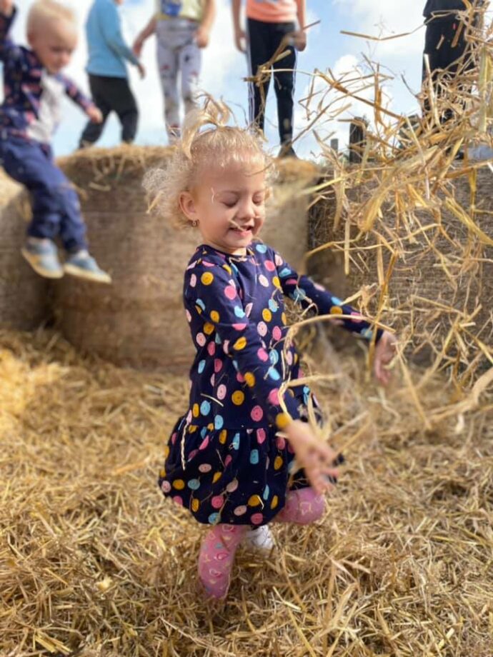 Slámový bazén na Statku U Pipků. Foto: © K. Pekařová