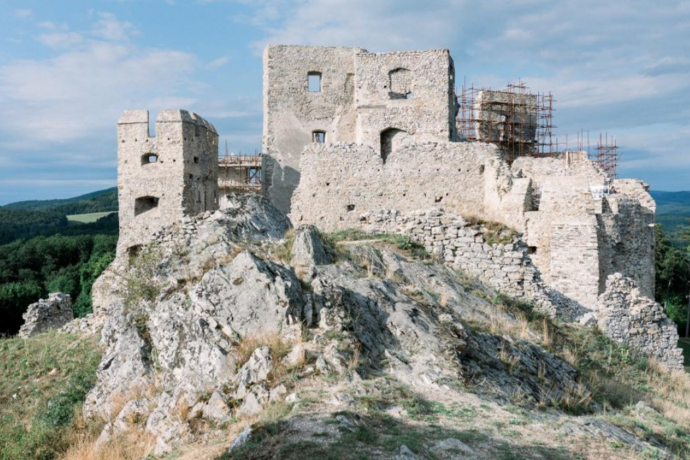 Hrad Hrušov. Foto: ©Nitrianska organizácia cestovného ruchu