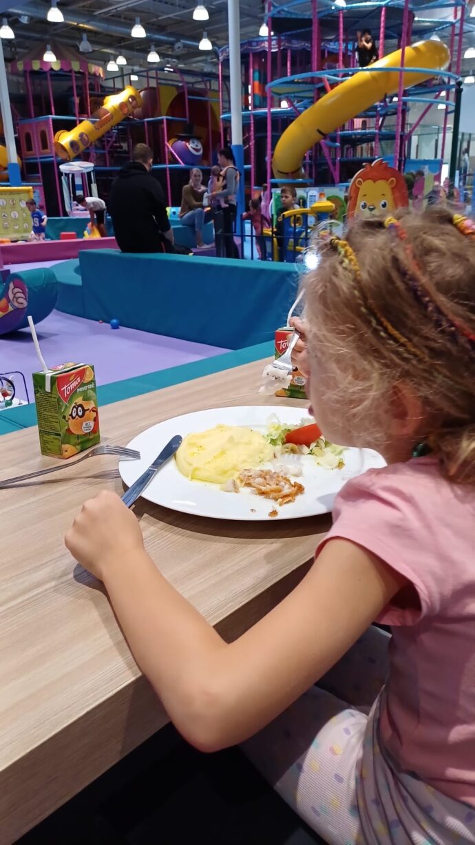 V cirkus parku nejeden rodič ocení zdravé dětské menu za dobré ceny. Foto: ©H. Ryklová