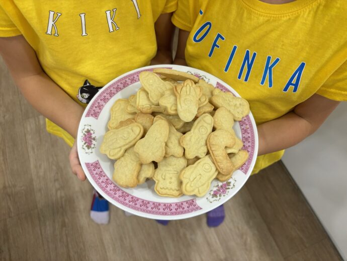 Pečení máslových sušenek s dětmi. Foto: © K. Pekařová