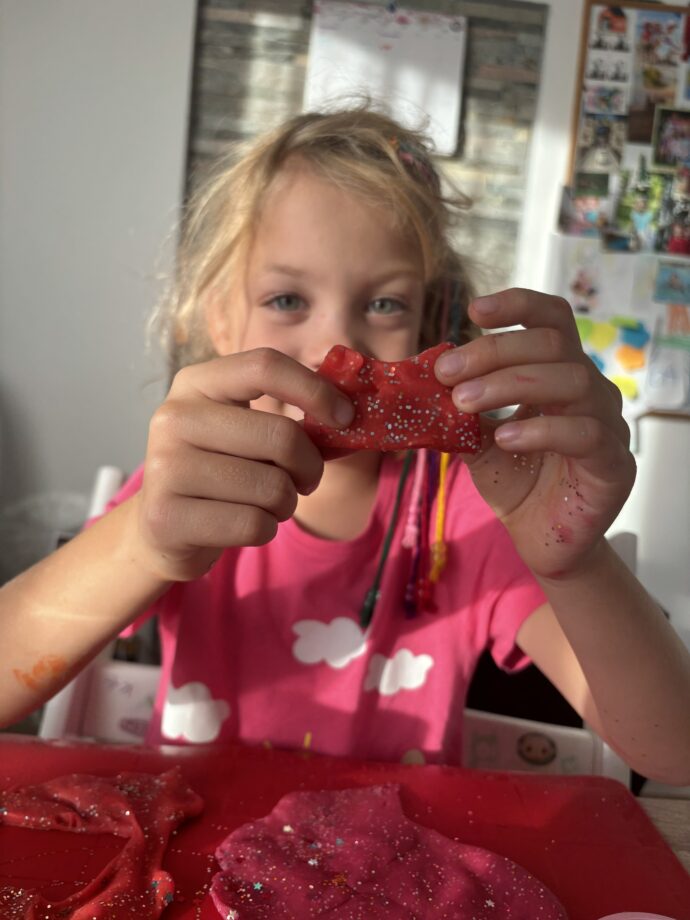 Šatičky pro Peppinu aneb třpytek není nikdy dost. Foto: © K. Pekařová