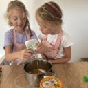 Tvoříme gumové bonbony. Foto: ©K. Pekařová