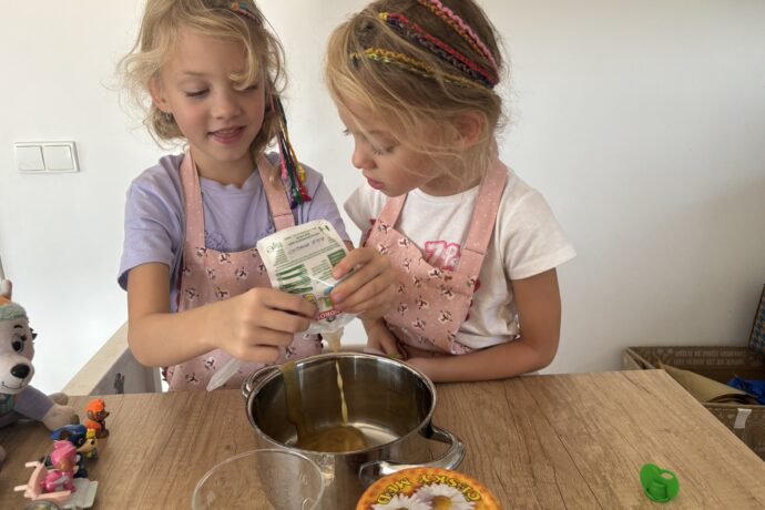 Tvoříme gumové bonbony. Foto: ©K. Pekařová