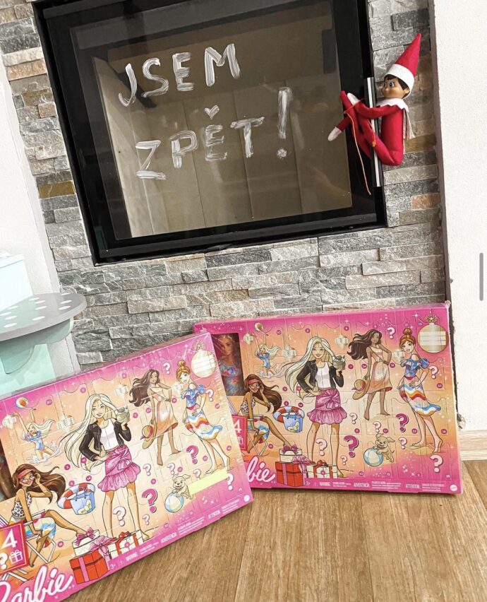 Příjezd elfa spojujeme s adventním kalendářem. Foto: ©KPek