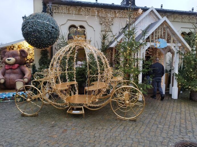 Kočár jako pro Popelku. Vánoční dům. Foto: © R.Rustler