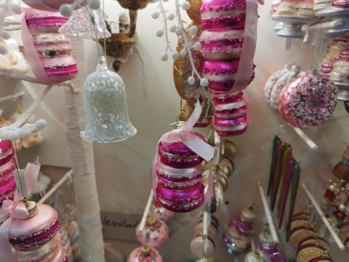 Na stromečku můžete mít třeba makronky! Tady nic není nemožné! Vánoční dům. Foto: © R.Rustler