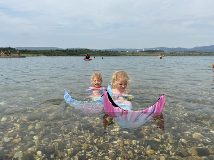 Plavat se dá všude, nejen v bazénu či u moře. Foto: ©KPek