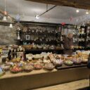 Obchůdek se suvenýry nesmí chybět. Foto: ©K. Šimková