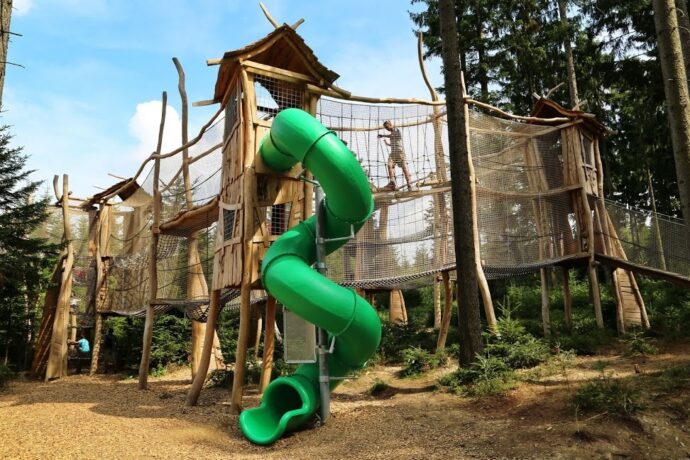 Kam s dětmi v Lipně nad Vltavou? Aqauparky, hopsárium i bobová dráha