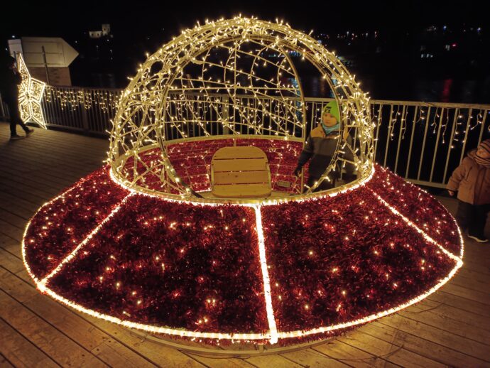 Světla vyprávějí ve Žlutých lázních. Foto © jam