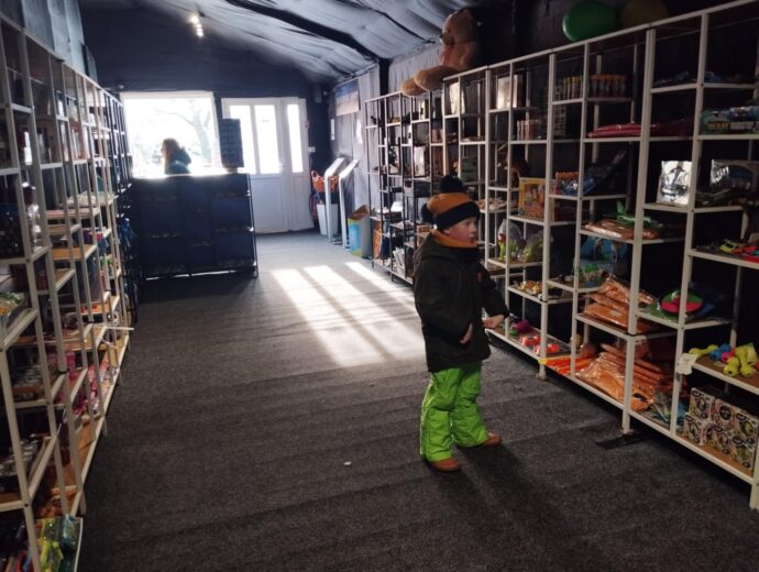 Ice Magic v Praze, obchůdek se suvenýry. Foto © KatBer