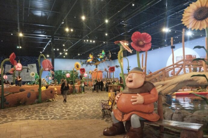 Den plný zábavy v Majalandu. Dinosauří kolotoč, horská dráha a balónkové jezero