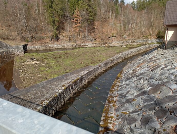 Procházka na zříceninu hradu Sokolčí a přehradu Černá. Foto: ©Sabina Huřťáková
