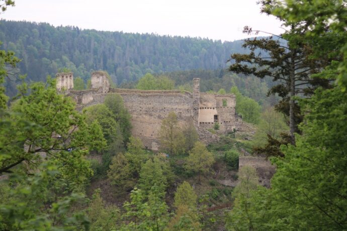 Zřícenina Dívčí kámen. Foto © se svolením Sabinah