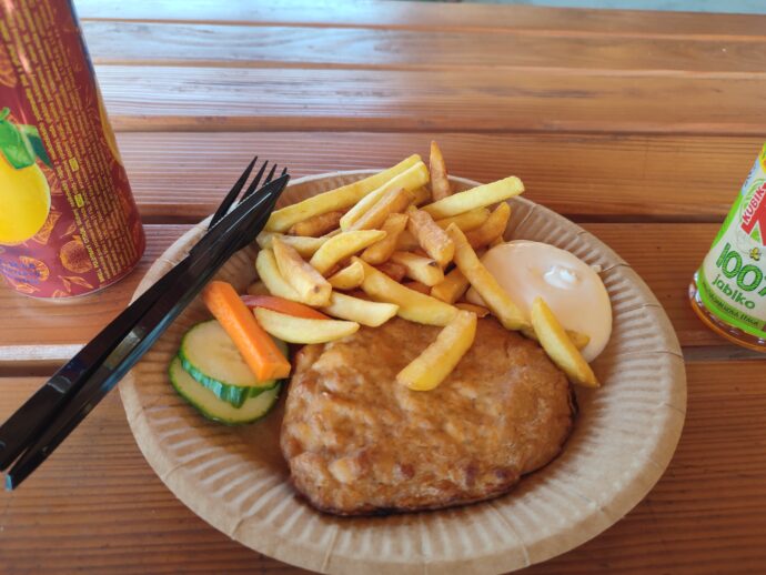 Příliš zdravé pokrmy v nabídce nejsou. Zelenina ovšem nechybí. Foto © se svolením Lucie Stříbrná