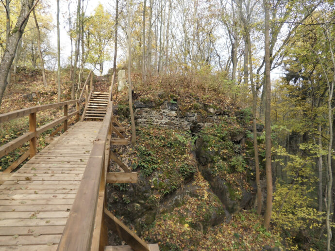 Pozůstatky hradu Lopata. Foto © Jik jik / Creative Commons / CC-BY-SA-4.0