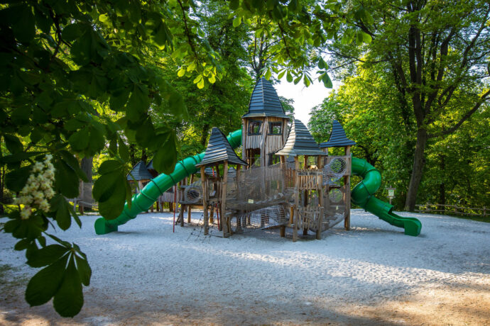 Lesopark Zámecký vrch ve Vratislavicích nad Nisou děti prostě milují. My víme proč