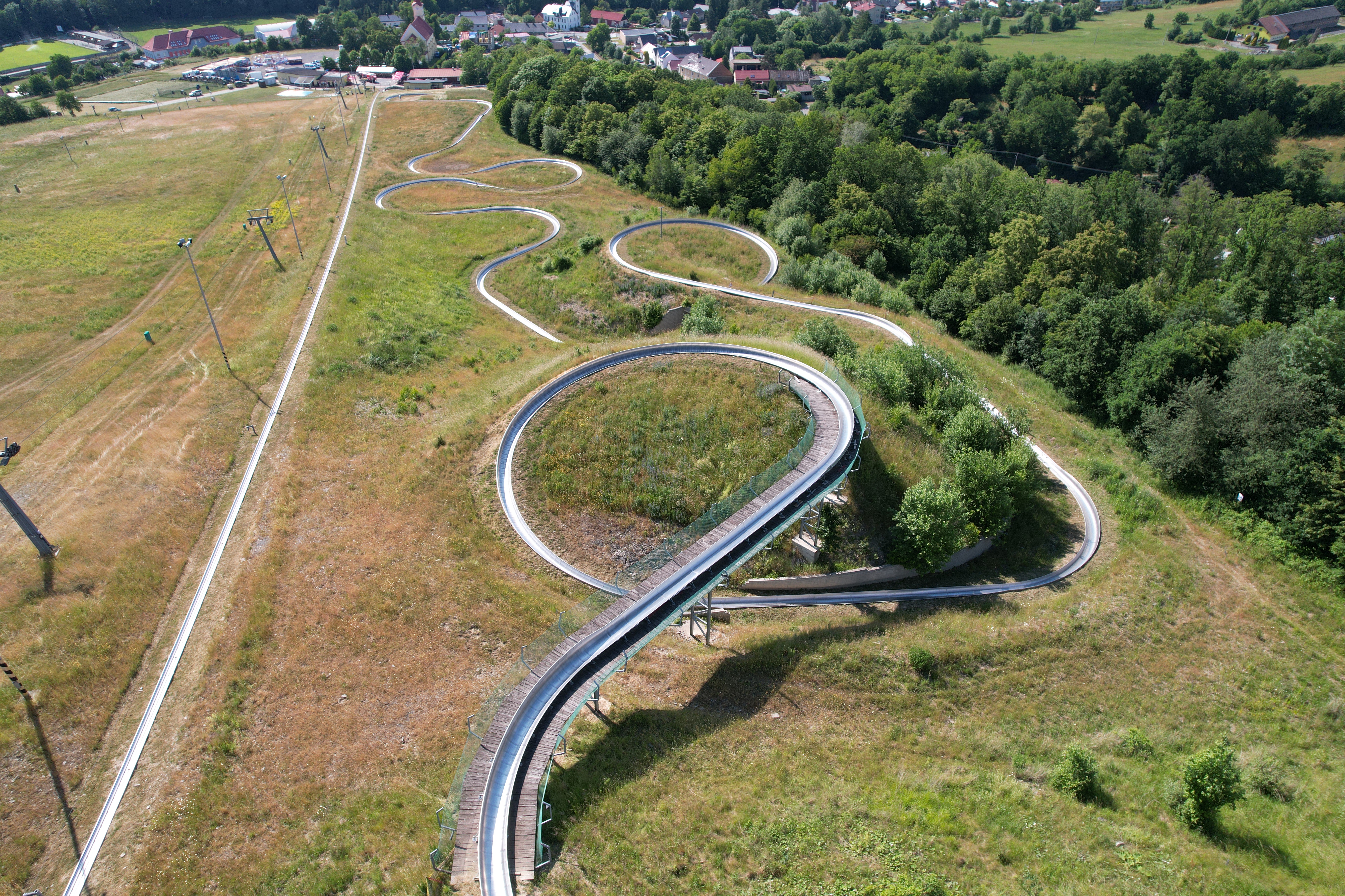 Bobová dráha Hlubočky: Zábava a rychlost pro celou rodinu