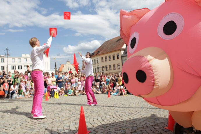 Komedianti v ulicích. Foto: ©Tábor