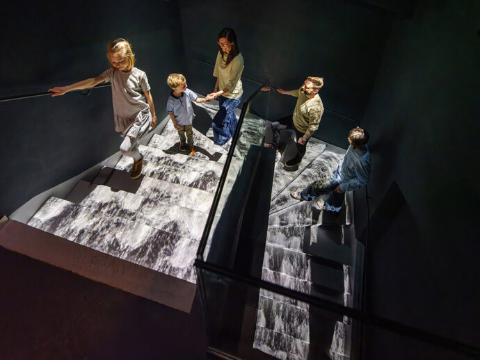 Projděte se Vltavou suchou nohou. Schody vás dovedou do druhého patra, kde vás čeká neobvyklé překvapení. Foto: ©Praga Magica