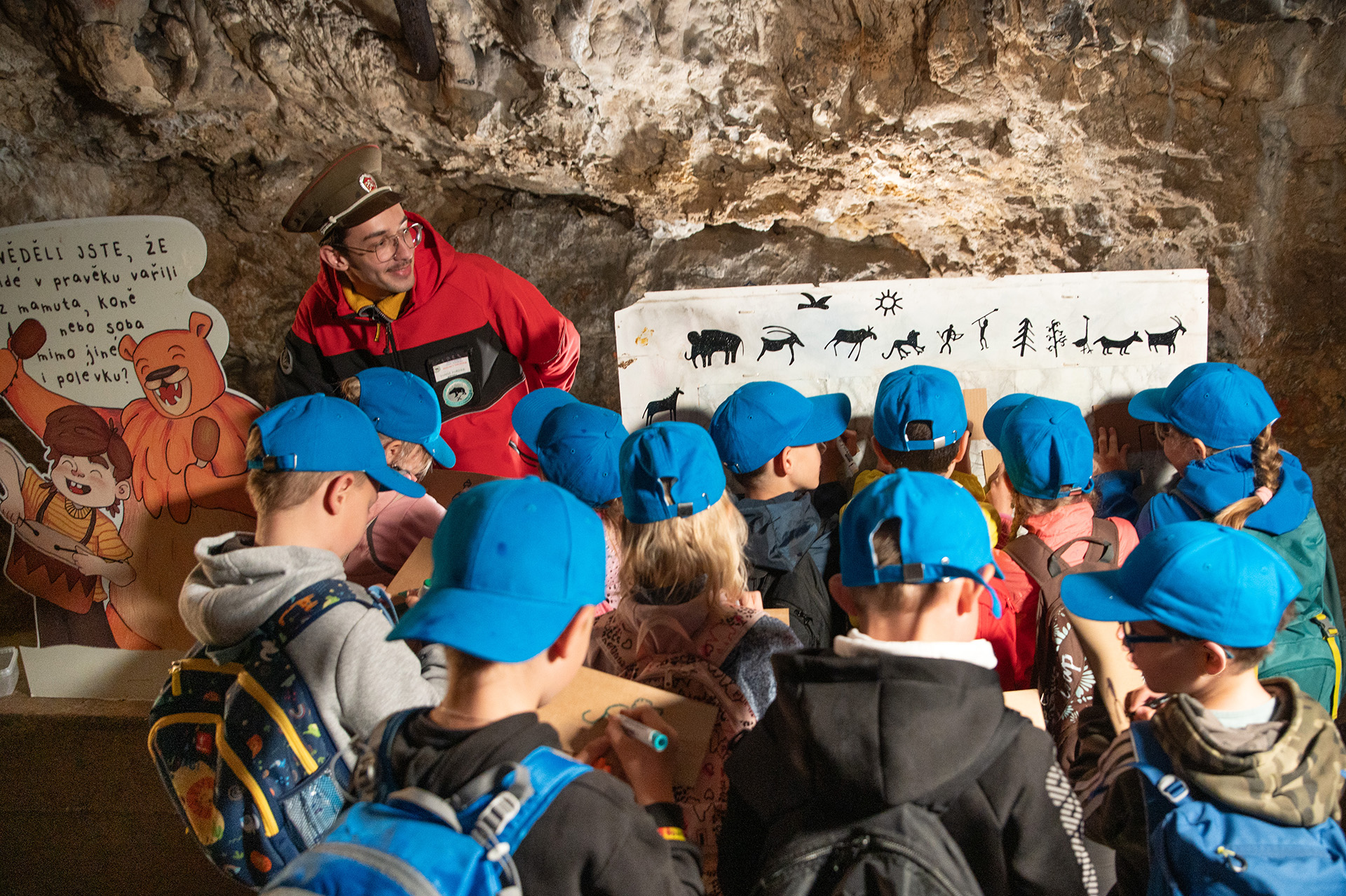 Dětské prohlídky Výpustku s medvědem Brunem. Foto: ©Správa jeskyní ČR